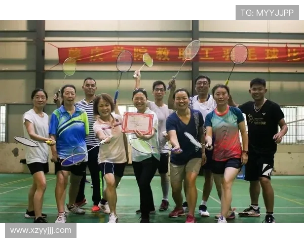 广州羽毛球队与南京羽毛球队赛后复盘分析比赛经验与战术调整